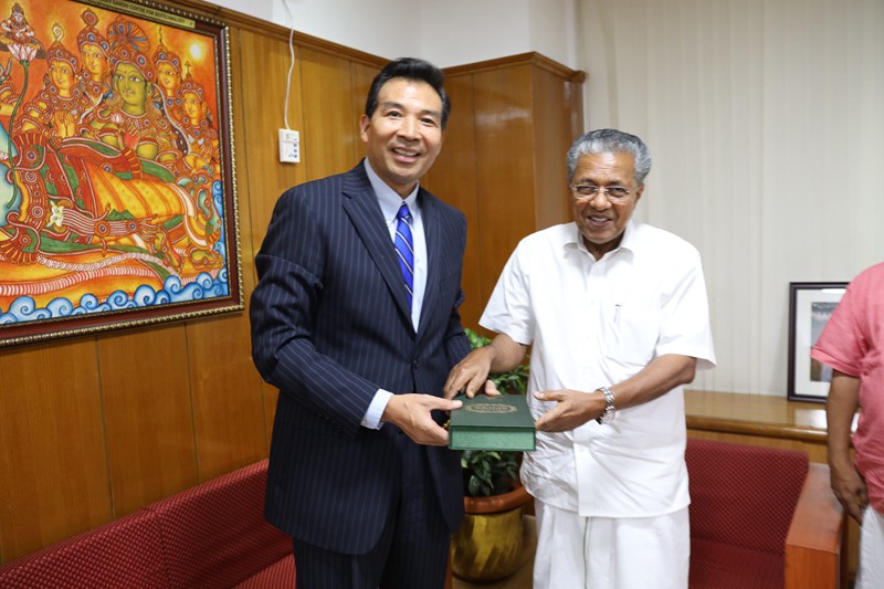 Ambassador Luo Zhaohui Meets with the Honourable Chief Minister of Kerala